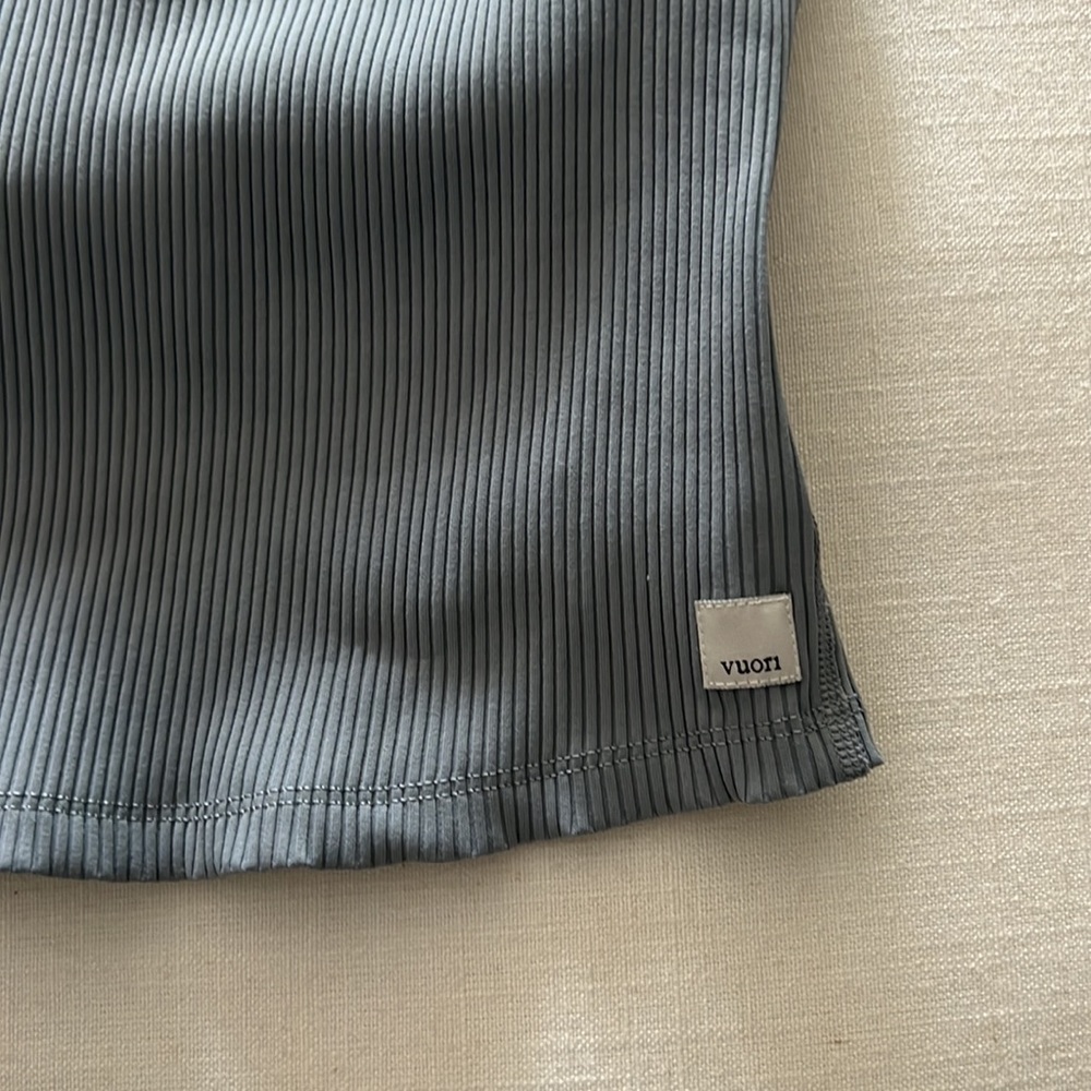 Vuori Ribbed Cropped Tank - Picture 2 of 7